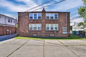 660 Cleveland Dr, Unit 4B Upper in Cheektowaga, NY - Foto de edificio - Building Photo