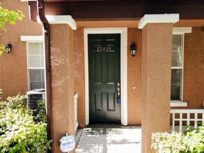 23439 Abbey Glen Pl in Santa Clarita, CA - Building Photo - Building Photo