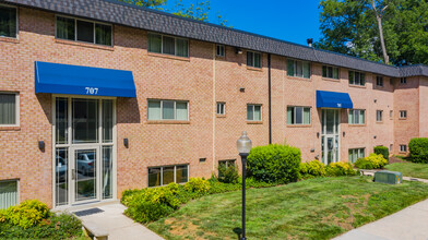 Somerset at Towson in Towson, MD - Building Photo - Building Photo