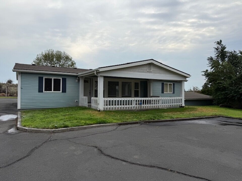 2822 Rd 14.6 NW in Ephrata, WA - Building Photo