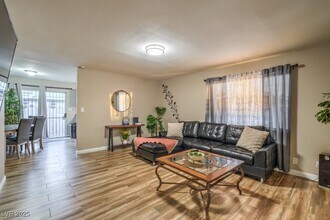6419 Gunderson Blvd in Las Vegas, NV - Foto de edificio - Building Photo