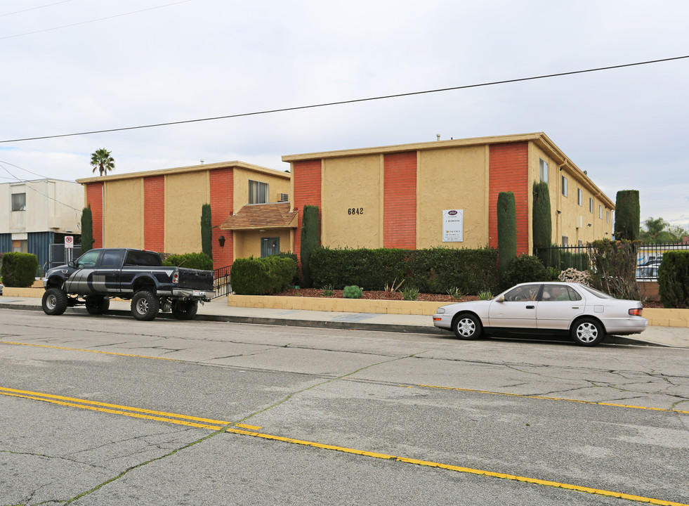 Fulton-6842 in North Hollywood, CA - Building Photo