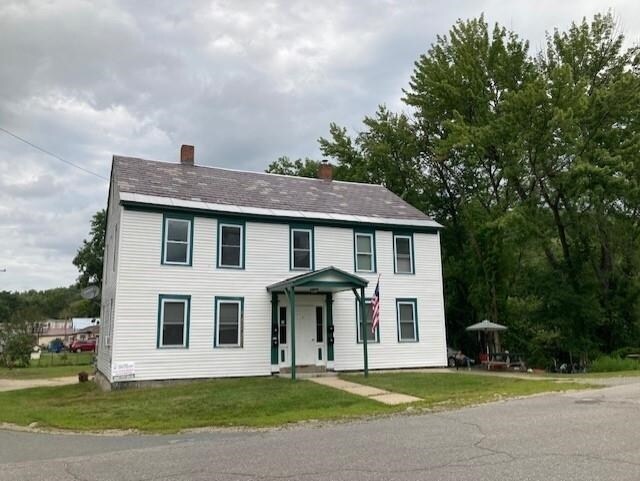 9 Elm St in Winchester, NH - Building Photo