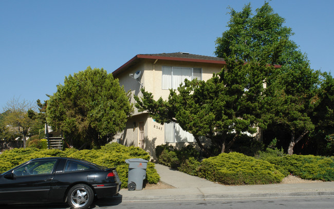 8247 Kelton Dr in Gilroy, CA - Foto de edificio - Building Photo