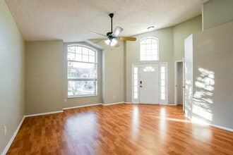 10025 River Glen Ct in Orlando, FL - Building Photo - Building Photo