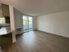 1221 N Spaulding Ave, Unit 304 in West Hollywood, CA - Building Photo - Building Photo