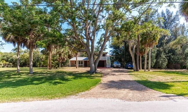4910 Limestone Dr in Port Richey, FL - Building Photo - Building Photo