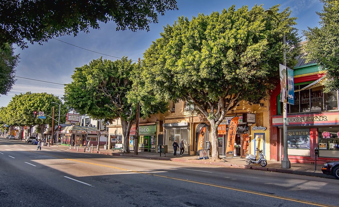 2105-2107 E Cesar E Chavez Ave in Los Angeles, CA - Foto de edificio