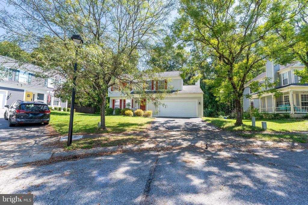 8005 Silver Fox Dr in Glen Burnie, MD - Foto de edificio