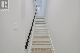 326 College St in Toronto, ON - Building Photo - Building Photo