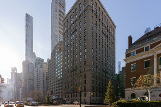 550 Park Ave in New York, NY - Building Photo - Building Photo