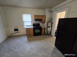 779 E Main St in Waterbury, CT - Building Photo - Building Photo