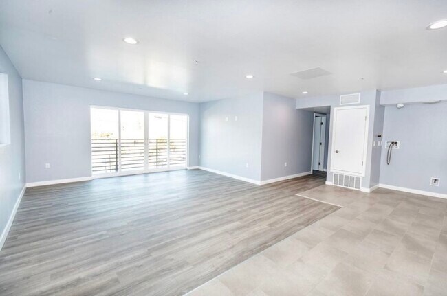 4312 Elizabeth St, Unit 4312-20 in Cudahy, CA - Foto de edificio - Building Photo