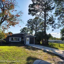 313 Oleander Pl in Titusville, FL - Building Photo