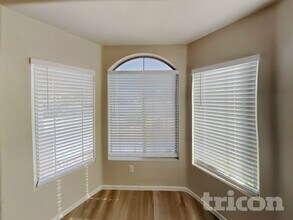 7932 Quill Gordon Ave in Las Vegas, NV - Foto de edificio - Building Photo