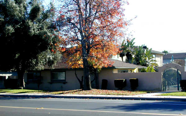 5141 Philadelphia St in Chino, CA - Building Photo