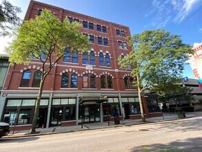83 Hanover St in Manchester, NH - Building Photo - Building Photo