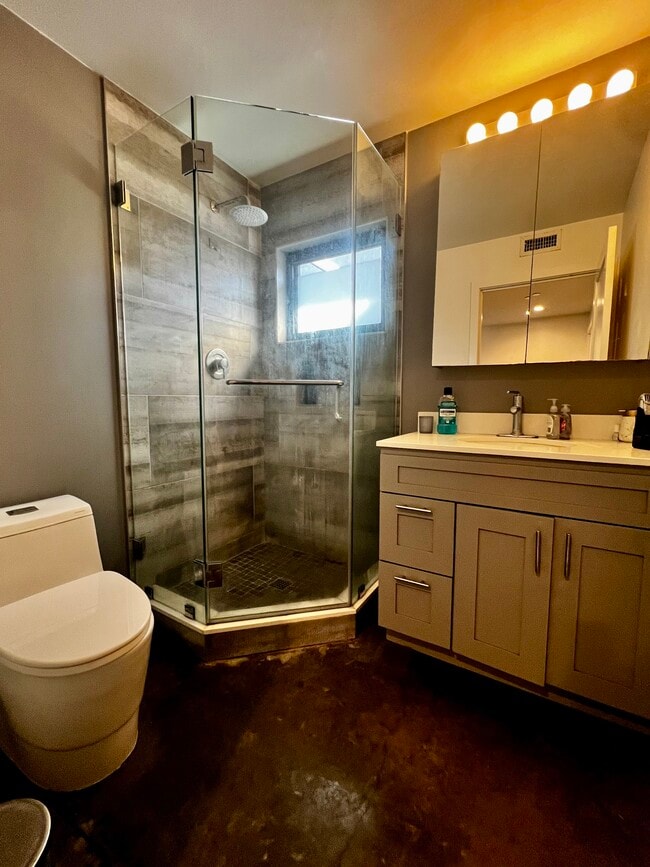 4610 E 4th St in Long Beach, CA - Building Photo - Building Photo