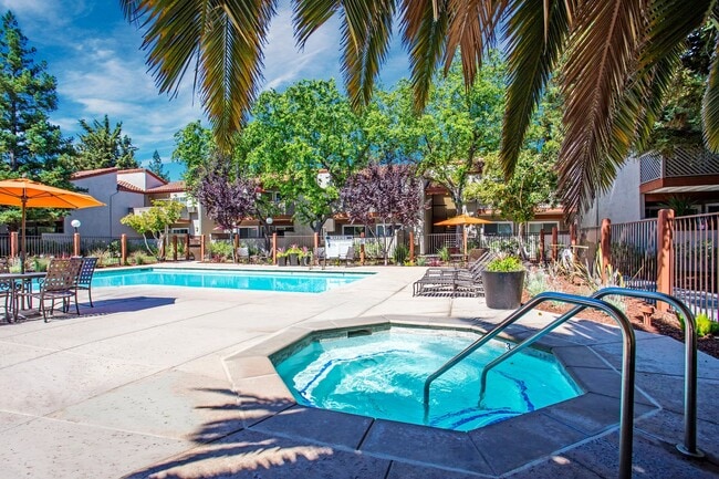 Valley Plaza Villages in Pleasanton, CA - Building Photo - Building Photo