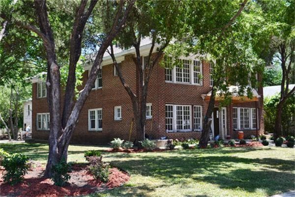 property at 104 S Rosemont Ave