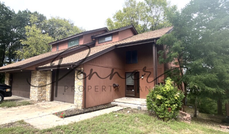 1332 W 24TH in Independence, MO - Building Photo