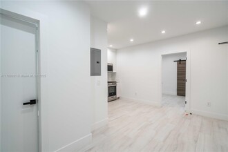 960 Jefferson Ave in Miami Beach, FL - Foto de edificio - Building Photo