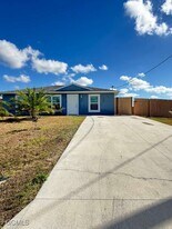 7004 Tide Cir in La Belle, FL - Building Photo