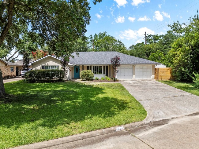 5019 Oak Forest Dr in Houston, TX - Foto de edificio - Building Photo