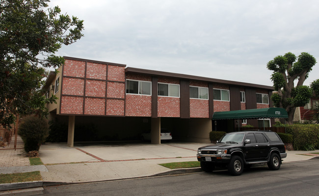 1722 Brockton Ave in Los Angeles, CA - Foto de edificio - Building Photo