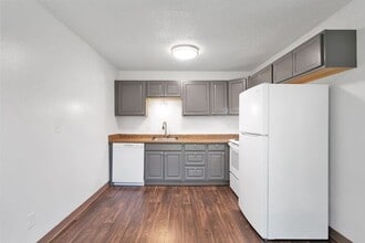 6037 N Fessenden St in Portland, OR - Foto de edificio - Building Photo