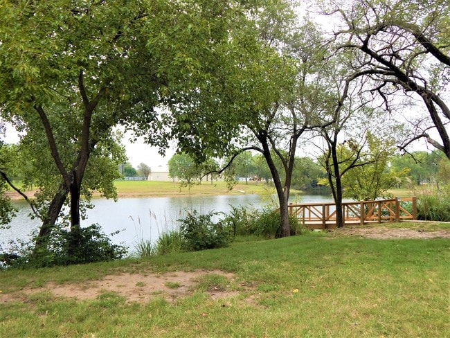 MacArthurs Lake Apartments