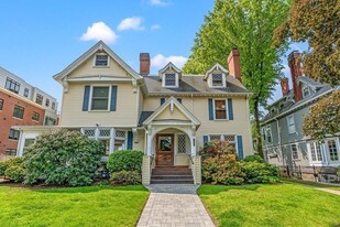103 Sewall Ave, Unit 6 in Brookline, MA - Building Photo