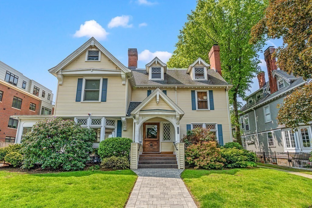 103 Sewall Ave, Unit 6 in Brookline, MA - Building Photo