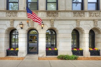 3240 North Lake Shore Drive in Chicago, IL - Building Photo - Building Photo