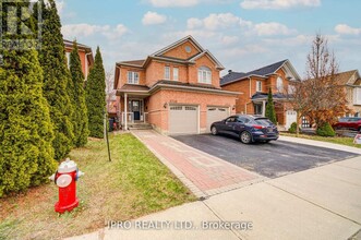 5735 Keldrew Ave in Mississauga, ON - Building Photo - Building Photo