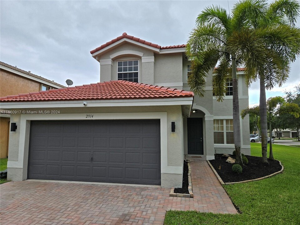 2914 SW 161st Ave in Miramar, FL - Foto de edificio