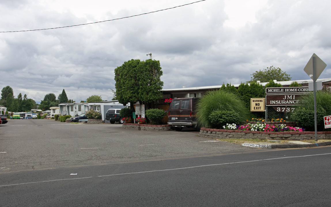 Mobile Home Corral RV Park in Beaverton, OR - Building Photo