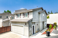 Carlyle in Canoga Park, CA - Foto de edificio - Building Photo