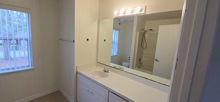 2605 Icabod Ct in Leesburg, FL - Foto de edificio - Building Photo