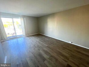 371 Avon St in Philadelphia, PA - Foto de edificio - Building Photo