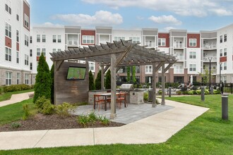 The View on Collins Apartments in Lansing, MI - Building Photo - Building Photo