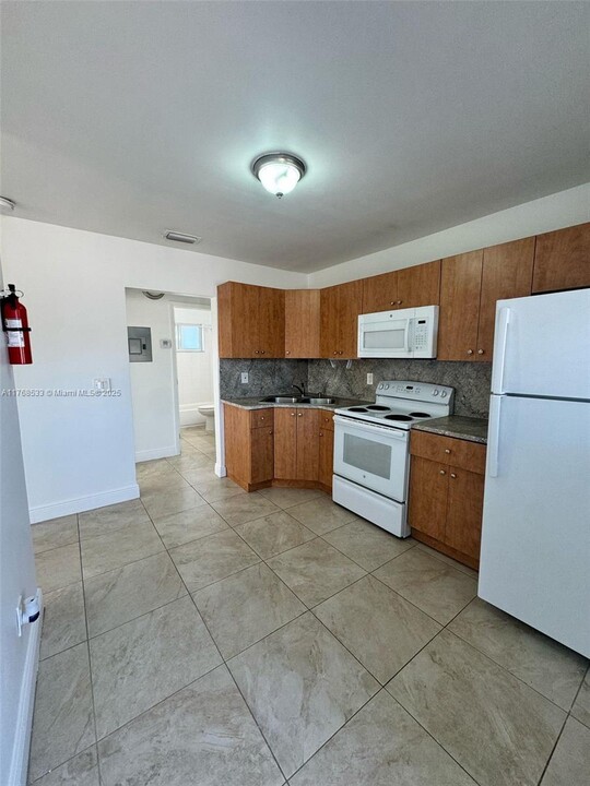 430 NW 47th Ave in Miami, FL - Building Photo