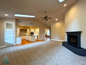 745 SE Winterfield Pl in Corvallis, OR - Building Photo - Building Photo