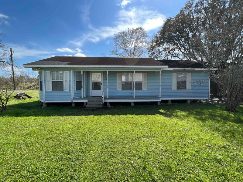 2835 Cypress St in Abbeville, LA - Building Photo