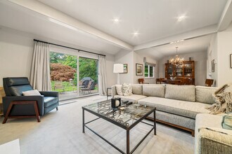 595 Heritage Vlg in Southbury, CT - Building Photo - Building Photo