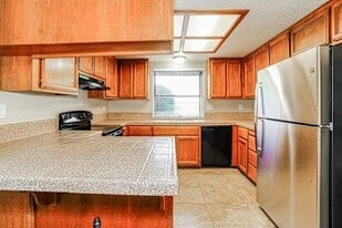 1350 Northview Dr in Sacramento, CA - Building Photo