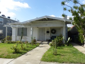 643 N Serrano Ave in Los Angeles, CA - Foto de edificio - Building Photo