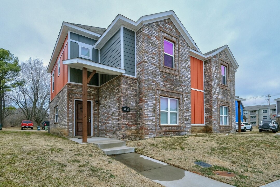 4066 W Santa Maria Ln in Fayetteville, AR - Building Photo