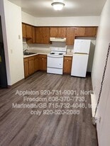 10 Cottage Row in Marinette, WI - Building Photo