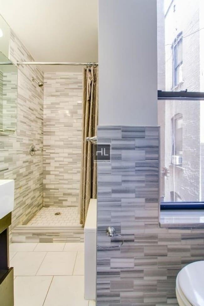 E 28TH ST., Unit 5D in New York, NY - Foto de edificio - Building Photo